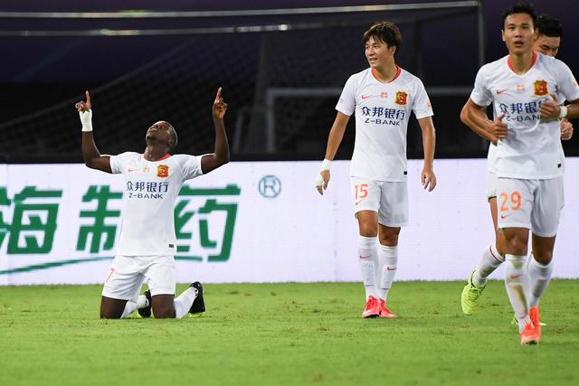 骑士大胜公牛开季14连胜 鹈鹕力克掘金止5连败